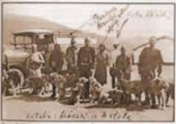sarplaninac 1928 at the foot of sar mountain 9 persons